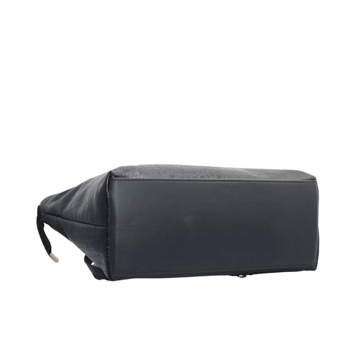 Women's elegant tote bag in textured faux leather with shoulder strap and organized interior