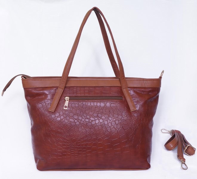 Women's elegant tote bag in textured faux leather with shoulder strap and organized interior